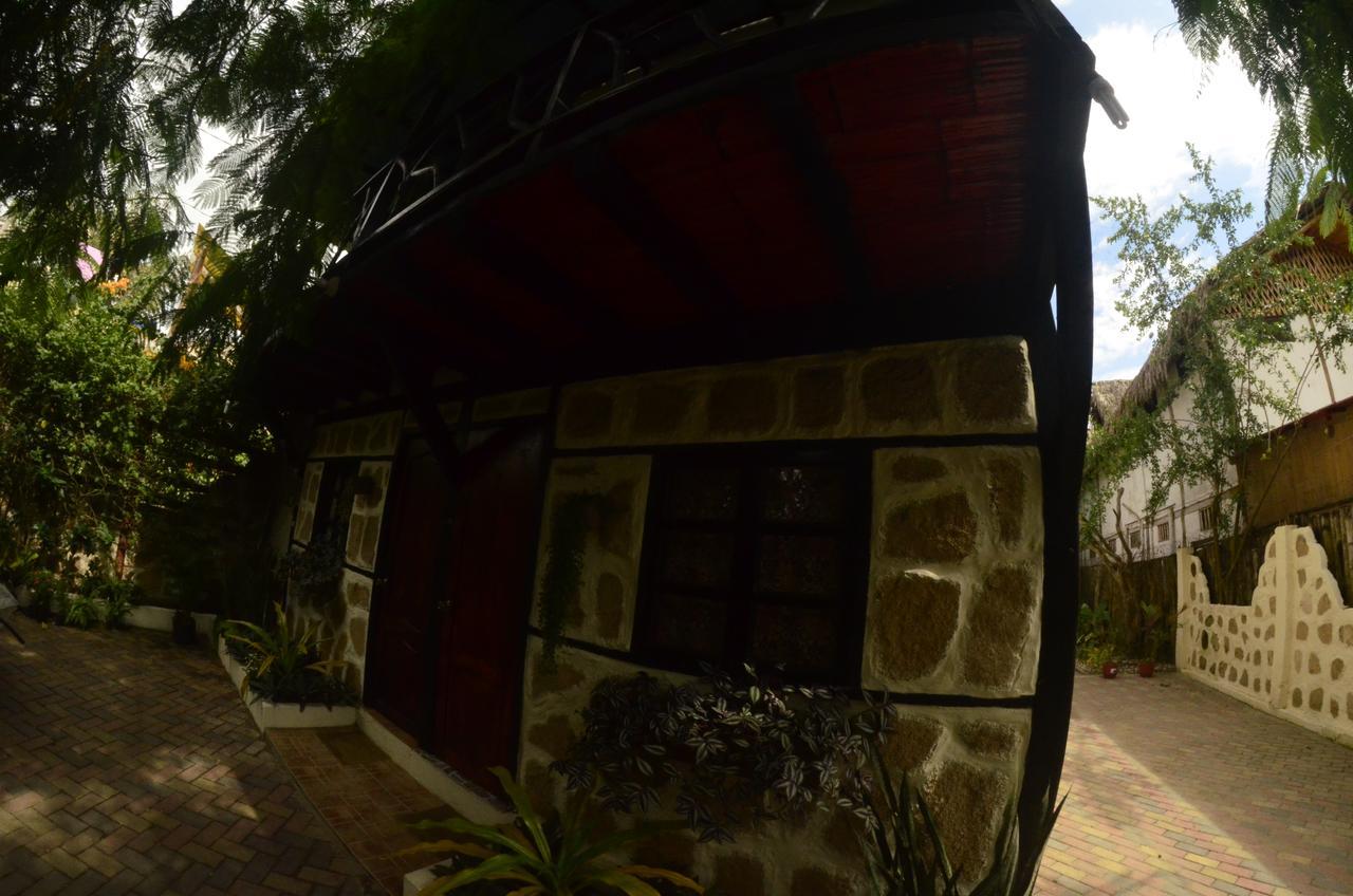סנטה אלנה Hidden House Hostel Montanita מראה חיצוני תמונה